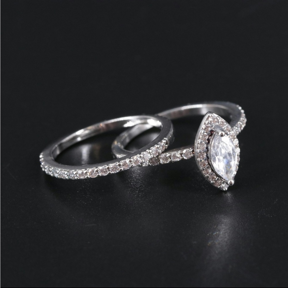 Elegant Silver Marquise Cut Ring - Picture 4 of 4